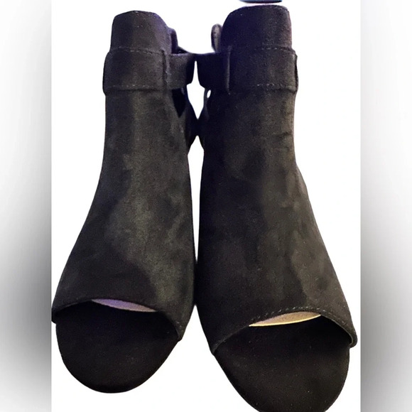 New Women's Cutout Side Strap Mid Black Chunky Heel Fashion Ankle Bootie - Picture 8 of 12